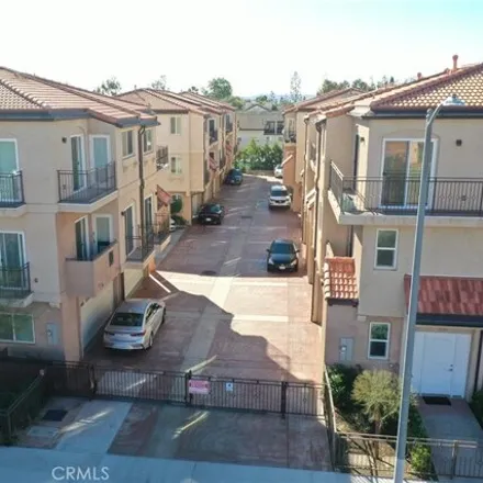 Image 2 - unnamed road, Los Angeles, CA 91345, USA - Townhouse for sale