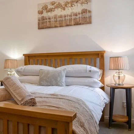 Rent this 2 bed townhouse on Prestbury in GL52 3NE, United Kingdom