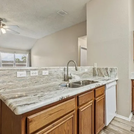 Image 2 - 828 Cedar Ridge Lane, Burleson, TX 76097, USA - Apartment for rent