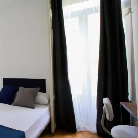 Rent this 5 bed room on Avinguda del Regne de València in 22, 46005 Valencia