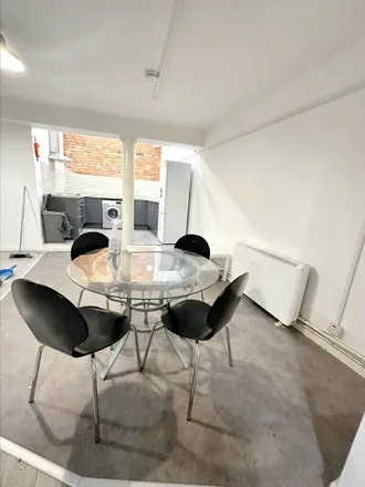 Rent this 3 bed apartment on The Black Boy in Albion Street, Leicester