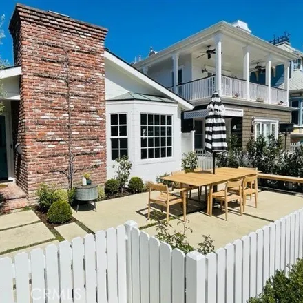Rent this 3 bed house on 423 in 423 1/2 Fernleaf Avenue, Newport Beach