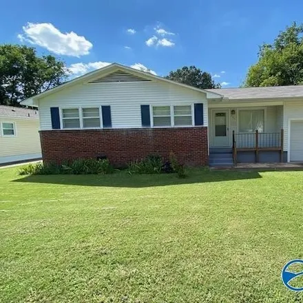 Rent this 3 bed house on 1145 Giles Drive Northeast in Oak Park, Huntsville