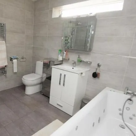 Image 4 - 45 Tootswood Road, London, BR2 0PD, United Kingdom - House for sale