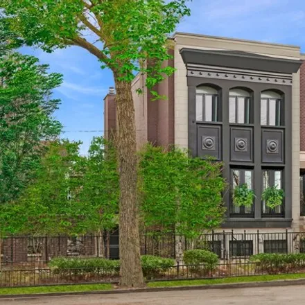 Buy this 6 bed house on 1939-1941 West Dickens Avenue in Chicago, IL 60614
