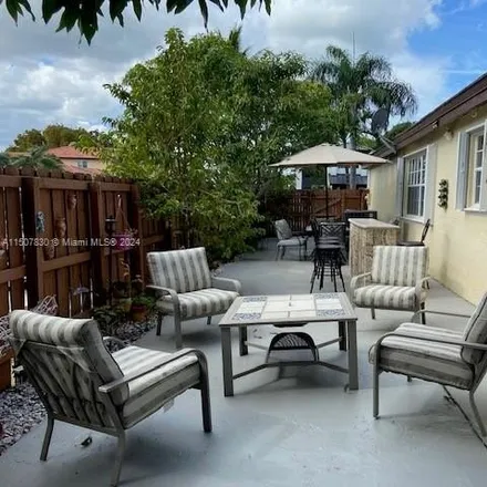 Image 7 - 19573 Northwest 82nd Place, Hialeah Gardens, FL 33015, USA - House for sale