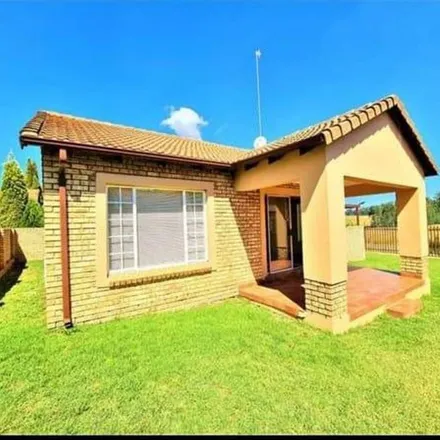 Image 1 - Klasie Havenga Road, Metsimaholo Ward 7, Metsimaholo Local Municipality, South Africa - Townhouse for rent