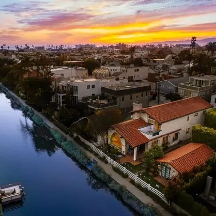 Image 4 - Howland Canal Walk, Los Angeles, CA 90292, USA - House for sale