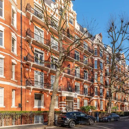 Rent this 3 bed apartment on 3/4 The Mansions in 4 Earl's Court Road, London