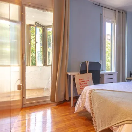 Rent this 4 bed room on Autoescola Pallars in Rambla del Brasil, 1