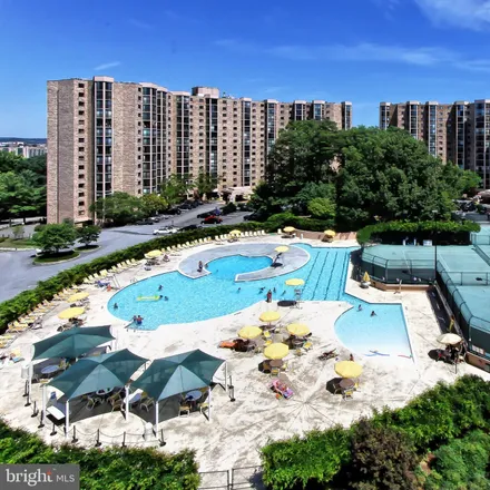 Buy this 1 bed condo on 5900 Mount Eagle Drive in Huntington, VA 22303