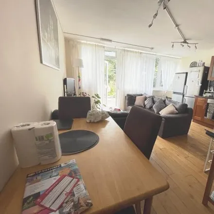Rent this 4 bed apartment on Sprewell House in Lytton Grove, London