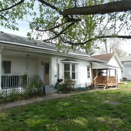 Buy this 2 bed house on 308 South Douglas Street in Pinckneyville, IL 62274