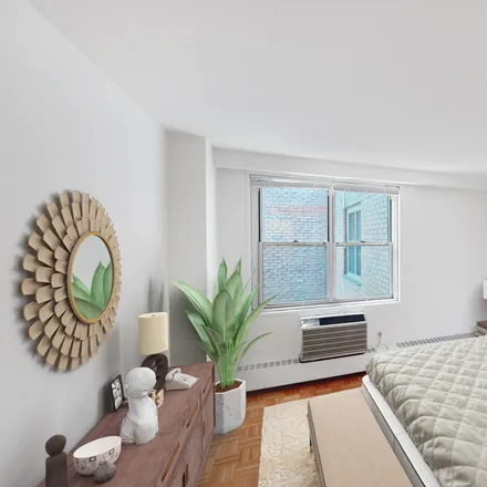 Image 2 - #9DE, 303 West 66th Street, Lincoln Square, Manhattan, New York - Apartment for sale