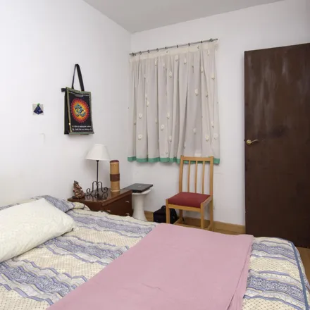 Rent this 2 bed room on Madrid in Calle del Doctor Zofio, 1