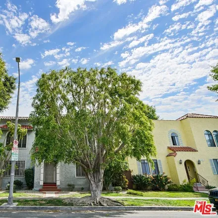 Buy this studio townhouse on 422 North Spaulding Avenue in Los Angeles, CA 90036