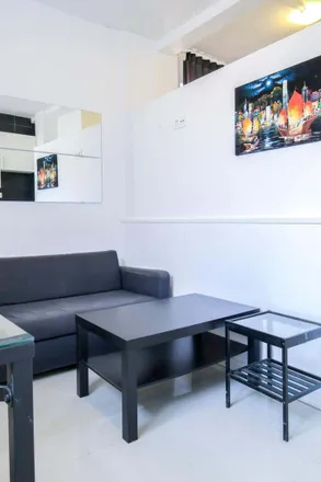 Rent this studio room on Calle Leñeros in 30, 28039 Madrid