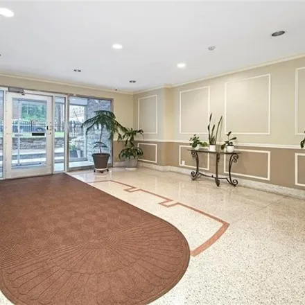 Image 2 - 804 Bronx River Road, City of Yonkers, NY 10708, USA - Apartment for sale