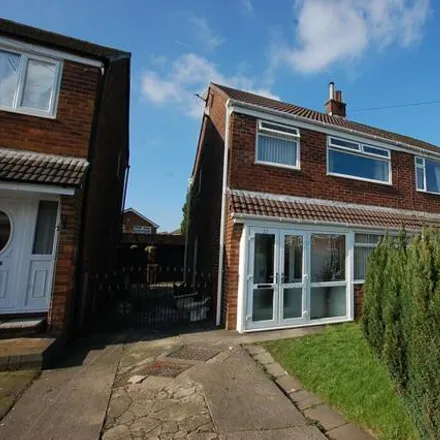 Buy this 3 bed duplex on Nottingham Drive in Ashton-under-Lyne, OL6 8UF