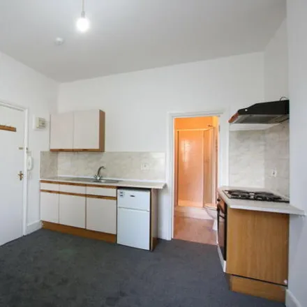 Image 1 - Park Avenue, Willesden Green, London, NW2 5AP, United Kingdom - Apartment for rent