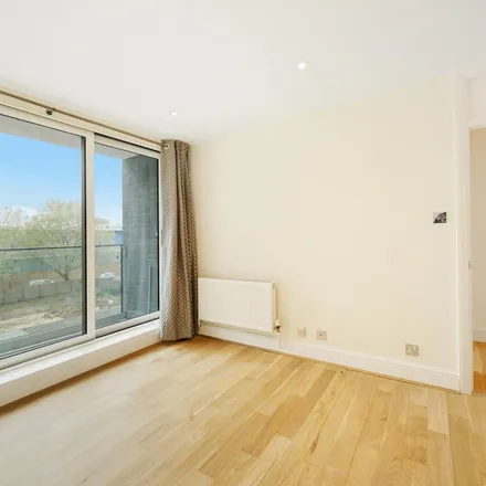 Rent this 3 bed apartment on Lords View (2-83) in Oak Tree Road, London
