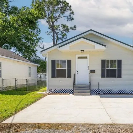 Buy this 2 bed house on 572 Pine Street in Thibodaux, LA 70301