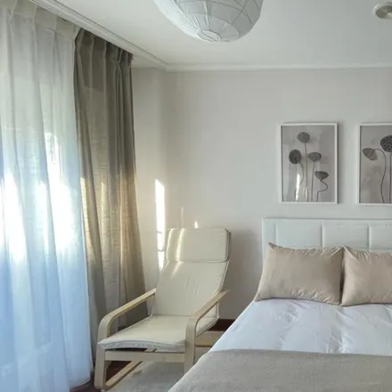 Rent this 4 bed room on Yanco in Rúa Enrique Xabier Macías, 36203 Vigo