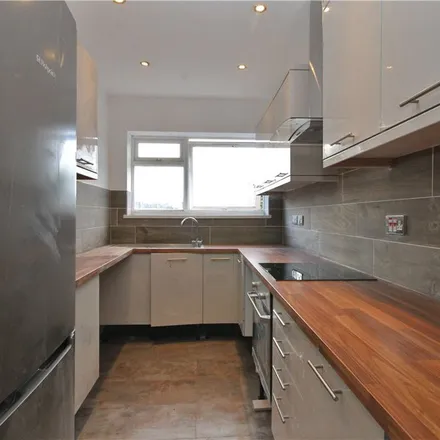 Rent this 6 bed apartment on 41 Guildford Park Avenue in Guildford, GU2 7NJ
