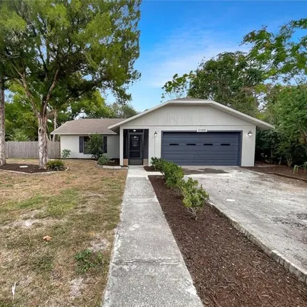 Buy this 3 bed house on 11331 Circle Way in Leesburg, Florida