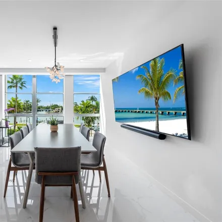 Image 2 - Crystal House Condominiums, 5055 Collins Avenue, Miami Beach, FL 33140, USA - Condo for rent