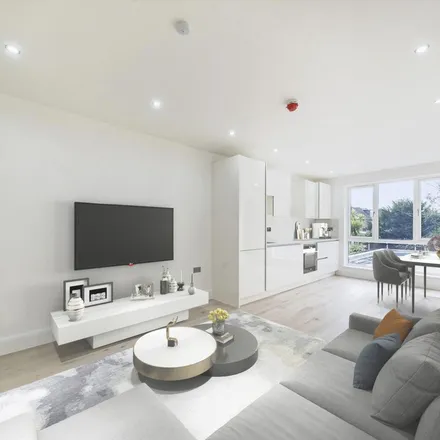 Rent this 2 bed townhouse on Globe Mansions in Kilburn High Road, London