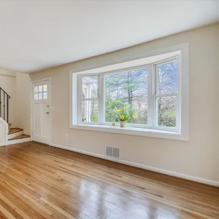 Image 3 - 9803 Narragansett Parkway, College Park, MD 20740, USA - House for sale