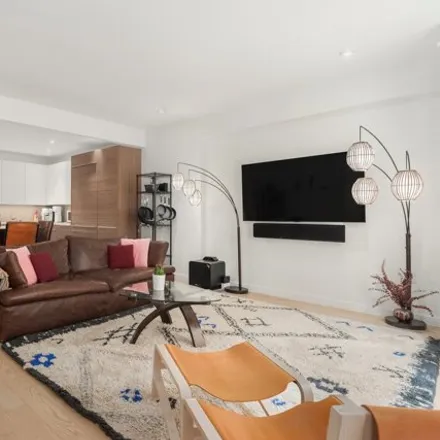 Rent this 3 bed condo on 337 East 62nd Street in New York, NY 10065