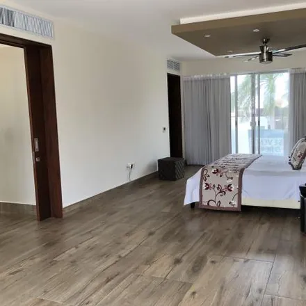 Buy this 5 bed house on Pizza Hut in Avenida Tecnológico, 77533 Cancún
