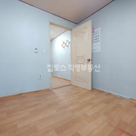 Rent this studio apartment on 서울특별시 서대문구 창천동 5-85
