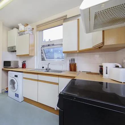 Rent this 4 bed apartment on Copenhagen Street in London, N1 0SS