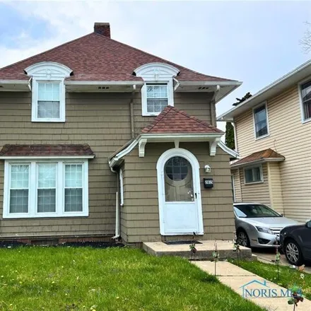 Buy this 3 bed house on 2827 Winsted Drive in Toledo, OH 43606