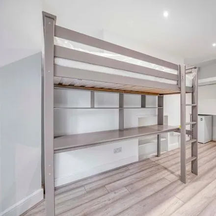 Rent this studio apartment on 20 Warwick Road in London, SW5 9TJ