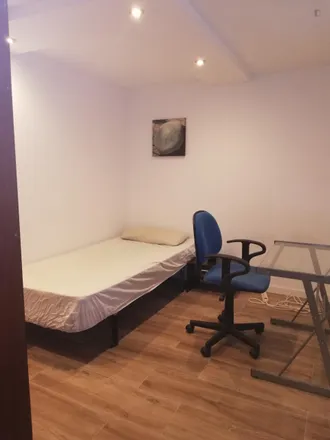 Rent this 2 bed room on Madrid in Calle de la Gardenia, 28670 Villaviciosa de Odón