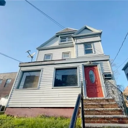 Image 1 - 1052 McLean Avenue - East 240th Street, City of Yonkers, NY 10704, USA - House for sale