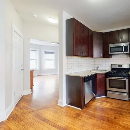 Image 2 - 1662-1664 West Farwell Avenue, Chicago, IL 60645, USA - Apartment for rent
