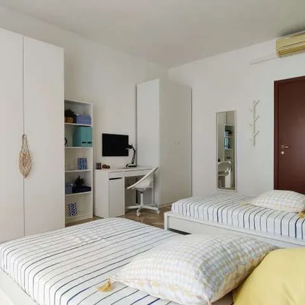 Rent this 4 bed apartment on Residenza Carminio in Via Bernardo Rucellai, 37