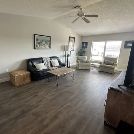 Image 5 - 804 Cape Coral Parkway West, Cape Coral, FL 33914, USA - Condo for rent