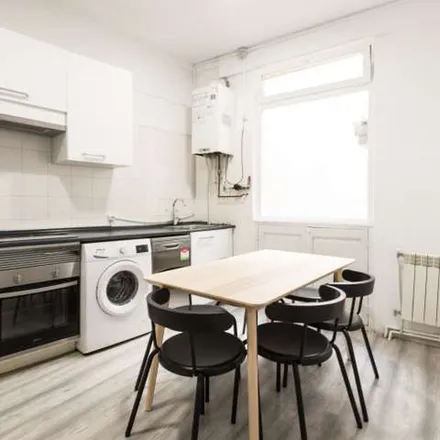 Image 3 - Calle de Cedaceros, 28014 Madrid, Spain - Apartment for rent