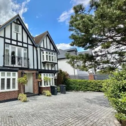 Image 1 - New Forest Lane, Chigwell, IG7 5QN, United Kingdom - House for rent