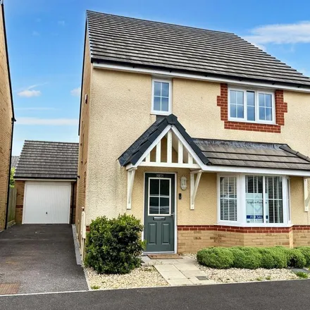 Rent this 4 bed house on Beauchamp Avenue in Midsomer Norton, BA3 4FW