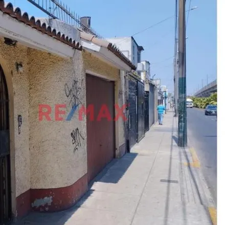 Image 2 - Gold's Gym, Avenida de Tomás Marsano, Santiago de Surco, Lima Metropolitan Area 15038, Peru - House for rent