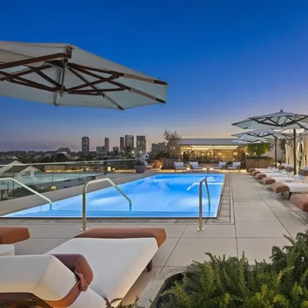 Image 1 - 101 South Palm Drive, Beverly Hills, CA 90212, USA - Condo for sale