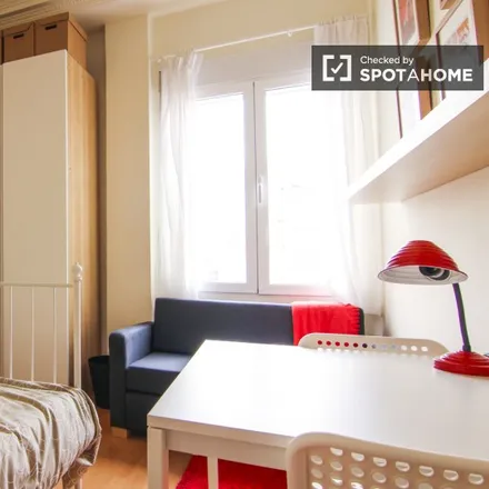 Rent this 5 bed room on Carrer de Cuba in 14, 46006 Valencia