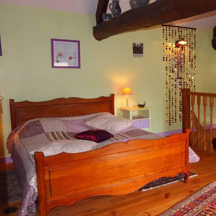 Rent this 2 bed townhouse on 28410 Saint-Lubin-de-la-Haye
